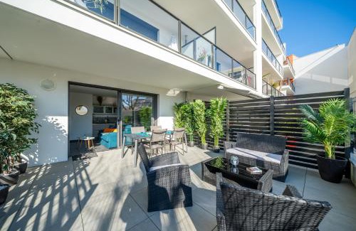 Royan Apartment | La Pépite - Appt en Hypercentre au calme, Terrasse et Garage - Res Meyer