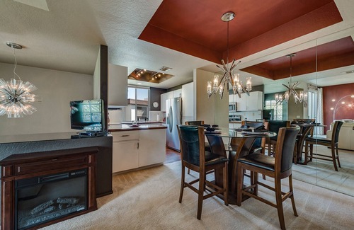Palm Springs Condo | La Palme Stylish Condo. Walk from the Airport.