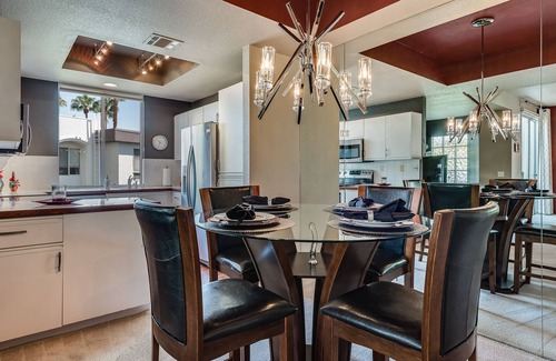 Palm Springs Condo | La Palme Stylish Condo. Walk from the Airport.