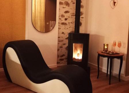 Saint-Philbert-de-Bouaine Hotel | La Passionnante Gîte avec Spa privatif