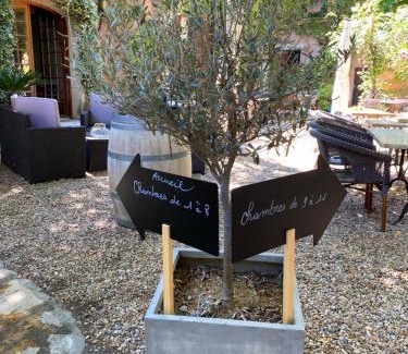 Vergeze Hotel | La Passiflore