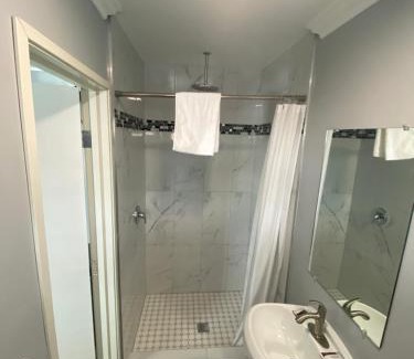 South Gate Hotel | La Perla motel