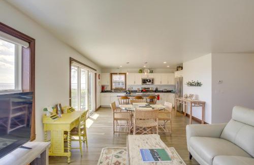 Oshkosh House | La Petit Maison - Lakefront Oshkosh Home!