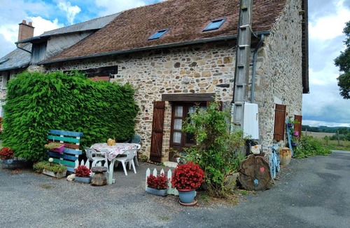 Saint-Vitte-sur-Briance Apartment | La petite ferme de Lucie et Andréa