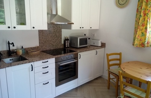 Reynes Apartment | La Petite Grange 1-bed apartment with sunny terrace. Pool & Garden