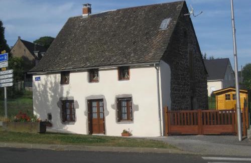 Tauves House | La petite maison