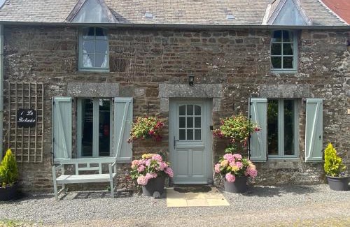 (le) Mesnil Hue House | La Petite Maison - No 4 La Relierie