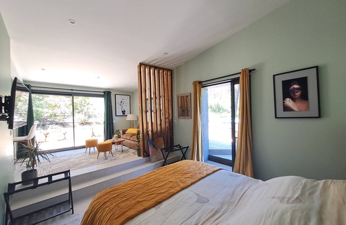 Venelles Cabin | "La Pinède" - Aix-en-Provence lodge with jacuzzi