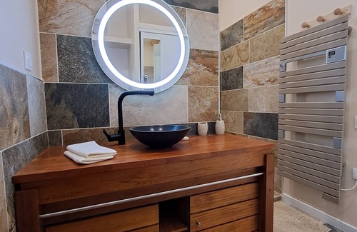 Venelles Cabin | "La Pinède" - Aix-en-Provence lodge with jacuzzi