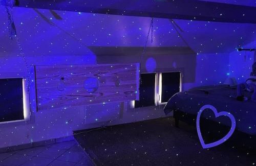 Saint-Genest-Lerpt House | La pomme d’amour