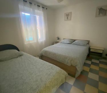 Capestang House | la Porte bleue