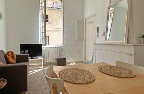 Avignon City Centre Apartment | La Poterne d'Avignon 40m2 climatisé intramuros