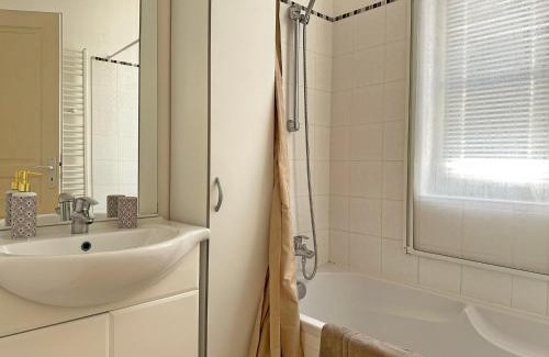 Avignon City Centre Apartment | La Poterne d'Avignon 40m2 climatisé intramuros