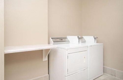 Stockbridge Hotel | La Quinta by Wyndham Atlanta Stockbridge