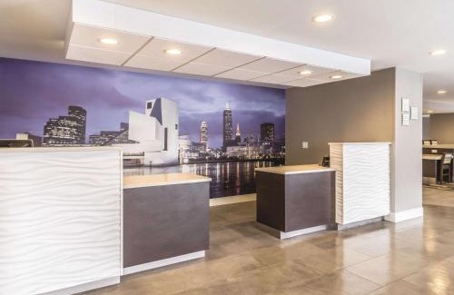Cleveland Hotel | La Quinta by Wyndham Cleveland - Airport North