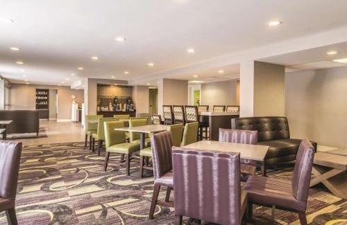 Cleveland Hotel | La Quinta by Wyndham Cleveland - Airport North