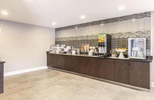 Cleveland Hotel | La Quinta by Wyndham Cleveland - Airport North