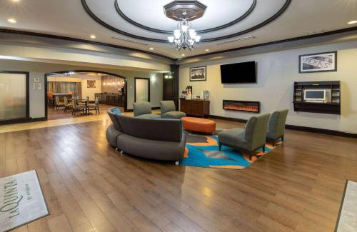 Fort Worth Hotel | La Quinta by Wyndham Fort Worth - Lake Worth