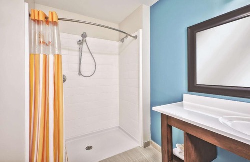 Niagara Falls Hotel | La Quinta by Wyndham Niagara Falls