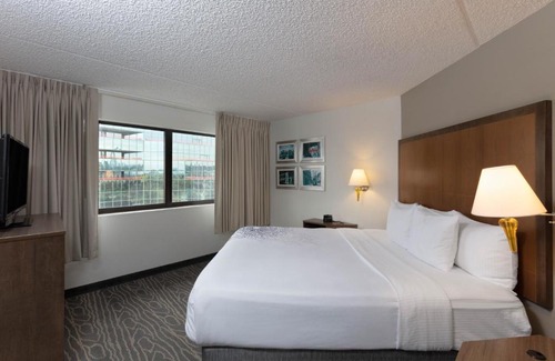 Secaucus Hotel | La Quinta by Wyndham Secaucus Meadowlands