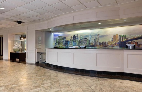 Secaucus Hotel | La Quinta by Wyndham Secaucus Meadowlands