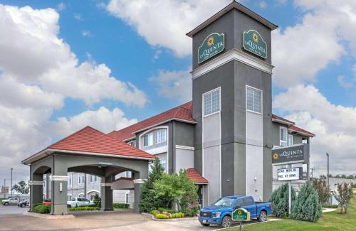 Tulsa Hotel | La Quinta by Wyndham Tulsa Airport / Expo Square