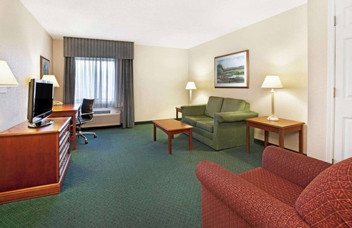 Canton Hotel | La Quinta Inn by Wyndham Detroit Canton