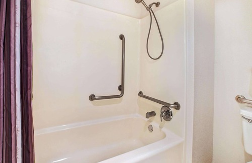 Canton Hotel | La Quinta Inn by Wyndham Detroit Canton