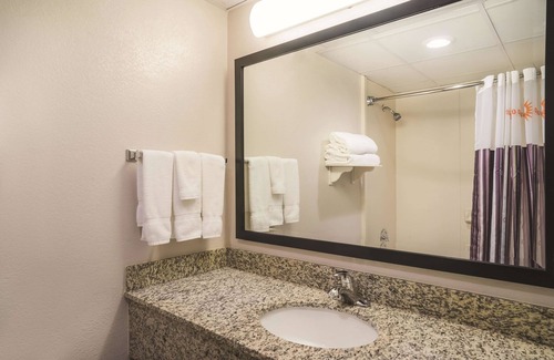 San Marcos Hotel | La Quinta Inn by Wyndham San Marcos