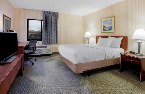 Southgate Hotel | La Quinta Inn by Wyndham Detroit Southgate