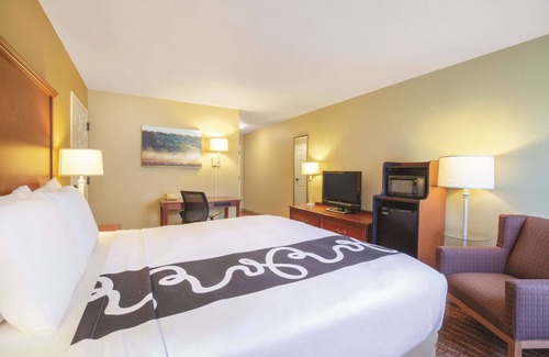 Bentonville Hotel | La Quinta Inn & Suites by Wyndham Bentonville