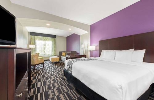 Bridge City Hotel | La Quinta Inn & Suites by Wyndham Bridge City