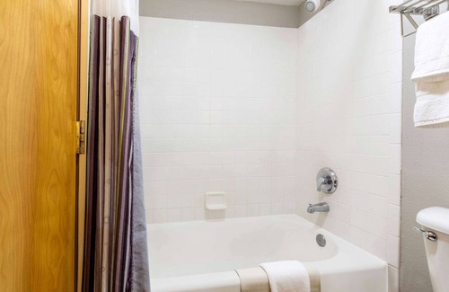 Salmon Creek Hotel | La Quinta Inn & Suites by Wyndham Vancouver