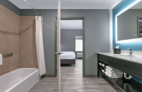 Decatur Hotel | La Quinta Inn & Suites by Wyndham Decatur