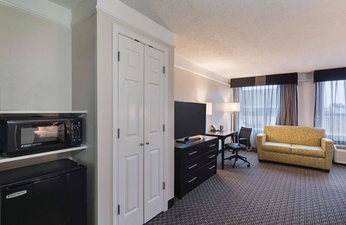 McNeil Hotel | La Quinta Inn & Suites by Wyndham Austin Round Rock