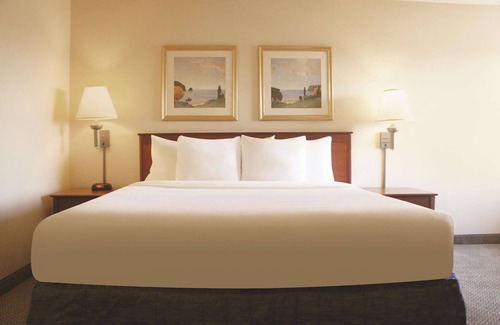 El Paso Hotel | La Quinta Inn & Suites by Wyndham El Paso West Bartlett