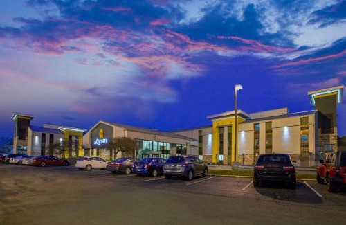 Romulus Hotel | La Quinta Inn & Suites by Wyndham Detroit Metro Airport