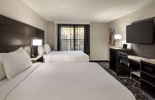 Lake George Hotel | La Quinta Inn & Suites by Wyndham Lake George