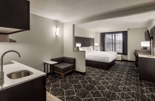 Lake George Hotel | La Quinta Inn & Suites by Wyndham Lake George