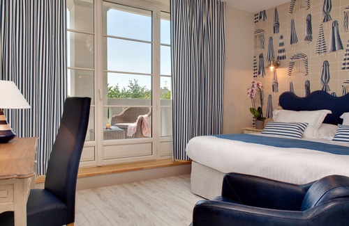 Marcey-les-Greves Hotel | La Ramade
