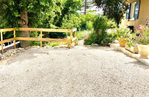 Greoux-les-Bains Apartment | La rocaille du château