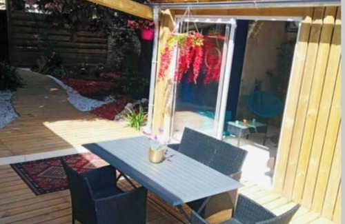 Centre Ville House | La Romance jacuzzi sauna de luxe quiet garden