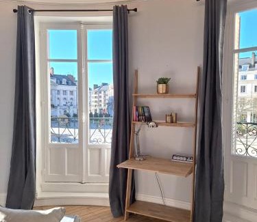 Orleans Apartment | La Rotonde - Vue sur Place du Martroi Orléans - Climatisation - 5 pers - Hypercentre