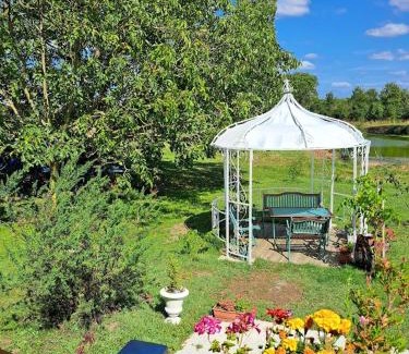 Soings-en-Sologne House | LA ROULOTTE DE FLORETTE avec jacuzzi gratuit