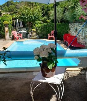 Buisson Bed & Breakfast | La Sapiniére -chambres climatisées