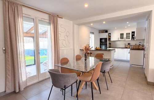 Saint-Esteve Villa | La Sardane de Rose et Victoire