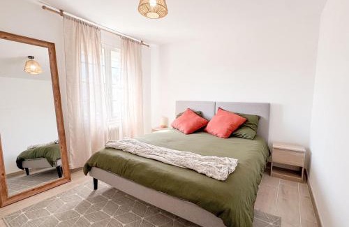 Saint-Esteve Villa | La Sardane de Rose et Victoire