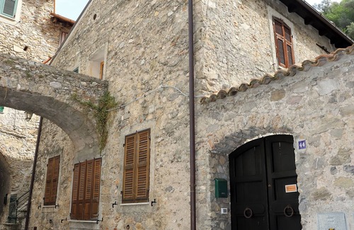 Zuccarello Apartment | La Suggestiva Atmosfera Medievale del Borgo di Zuccarello
