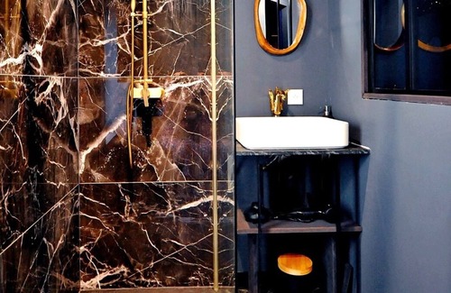 Bourgoin-Jallieu Apartment | La Suite 7ième ciel étoilé/Private XXL spa/High-speed Internet/2 min center