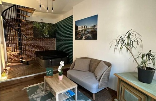 Forges-les-Eaux Apartment | La Suite Brésilienne